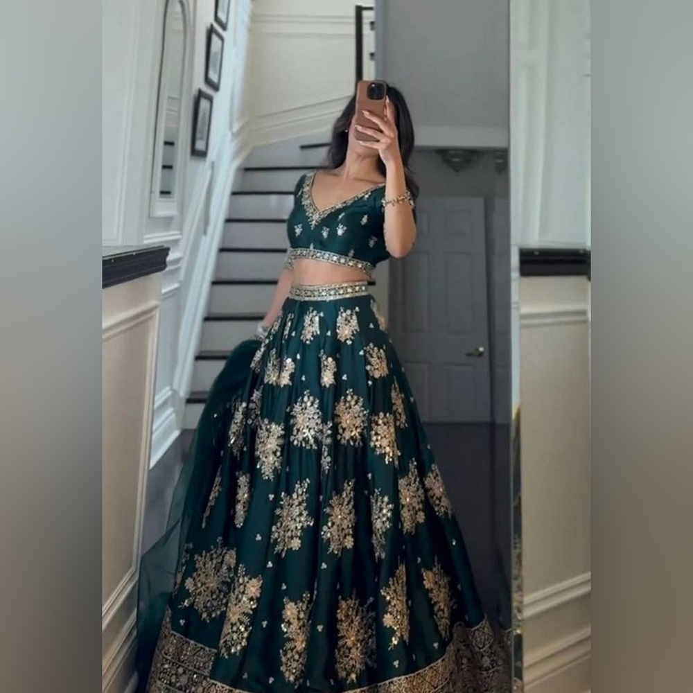 Elegant Green Maxi Dress with Gold Accents